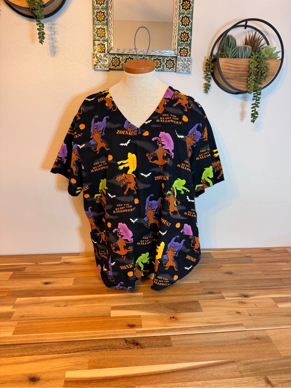 2009 Scooby Doo Halloween Scrub Top Black 2X Y2K Cartoon Goth Spooky